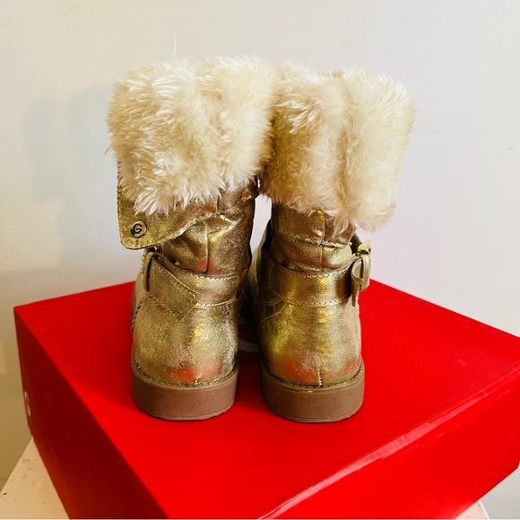 Guess women’s boots like new in box fleece and gold - Picture 3 of 7